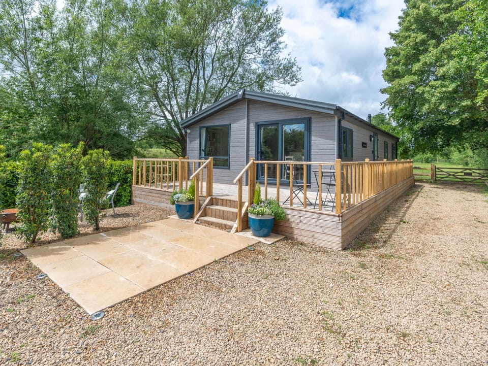 Peaceful Cotswold retreat surrounded by nature, wildlife and open countryside