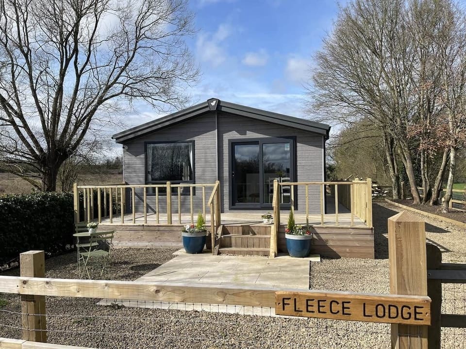 Fleece Lodge exterior with private sun deck near Stow-on-the-Wold.