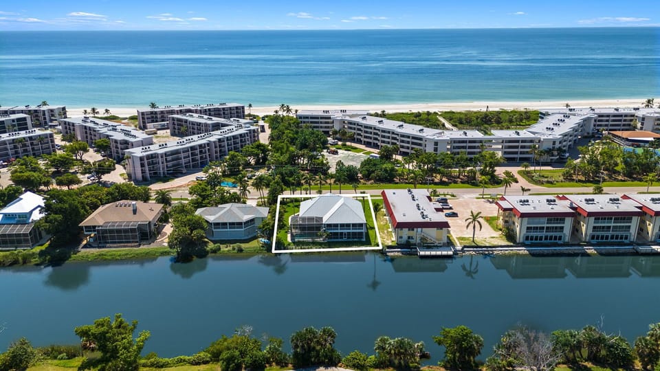Perfect location across from the beach and beautifull views of the Sanibel River