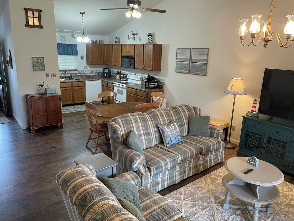 Living Room / Kitchen