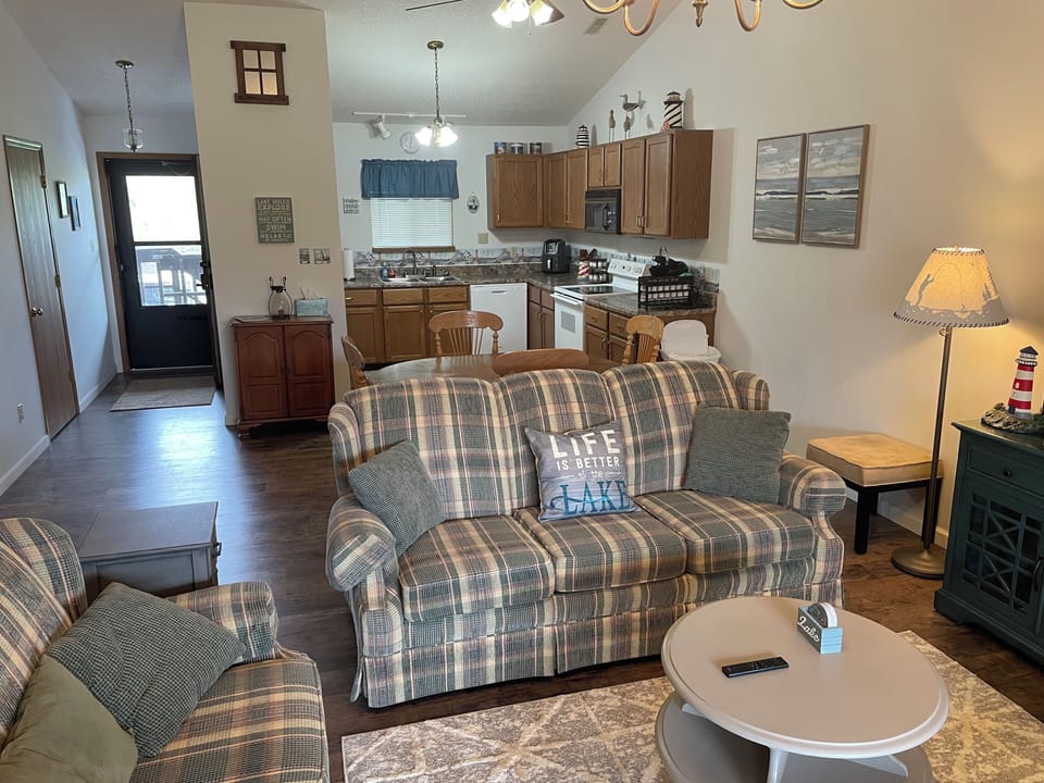 Living Room / Kitchen