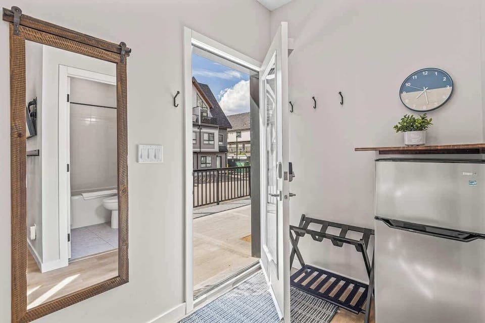 Separate entrance on the ground floor for the studio. 