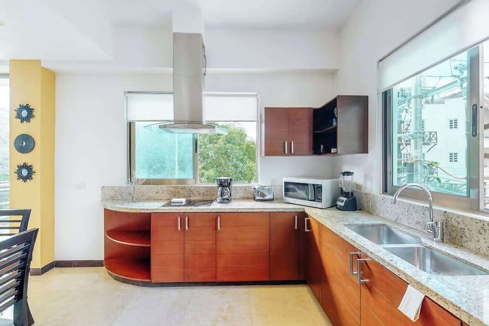 Fully equipped kitchen.