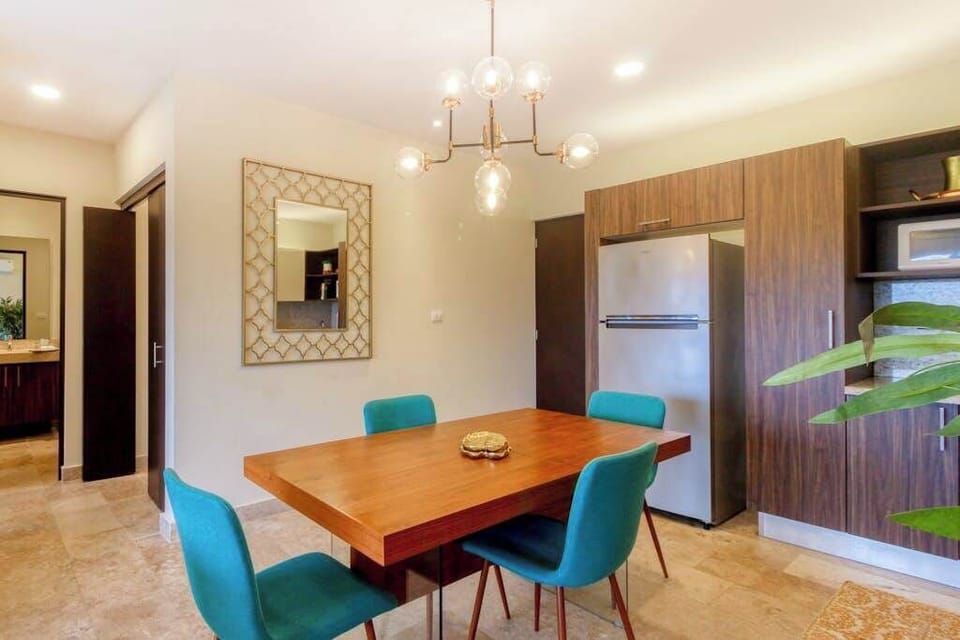 Kitchen breakfast bar