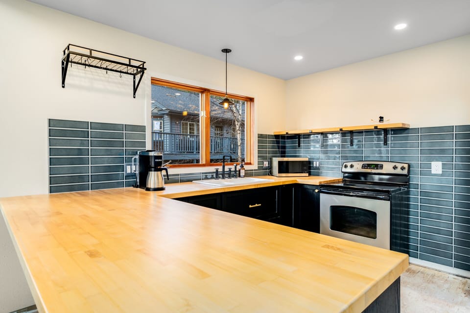 Large full kitchen. | Main Level