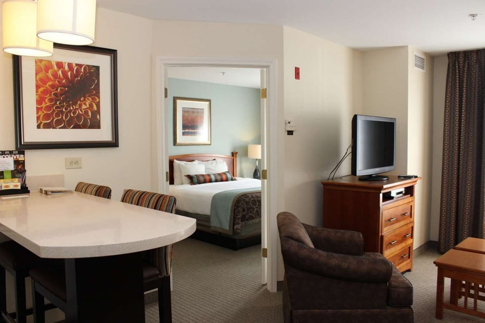 Settle into your cozy suite with dining nook and lounge seating.