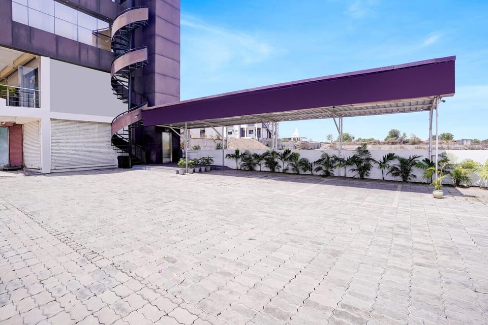 Entrance / Reception