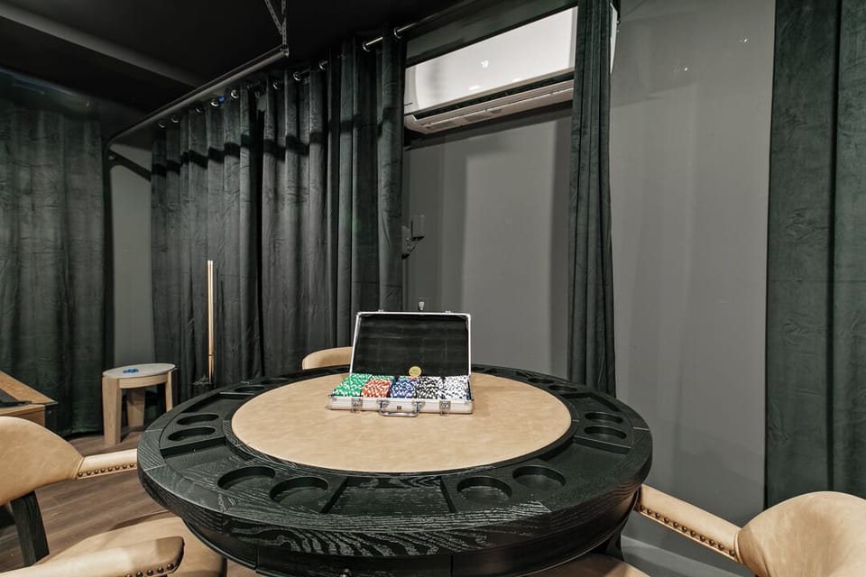 Poker table
