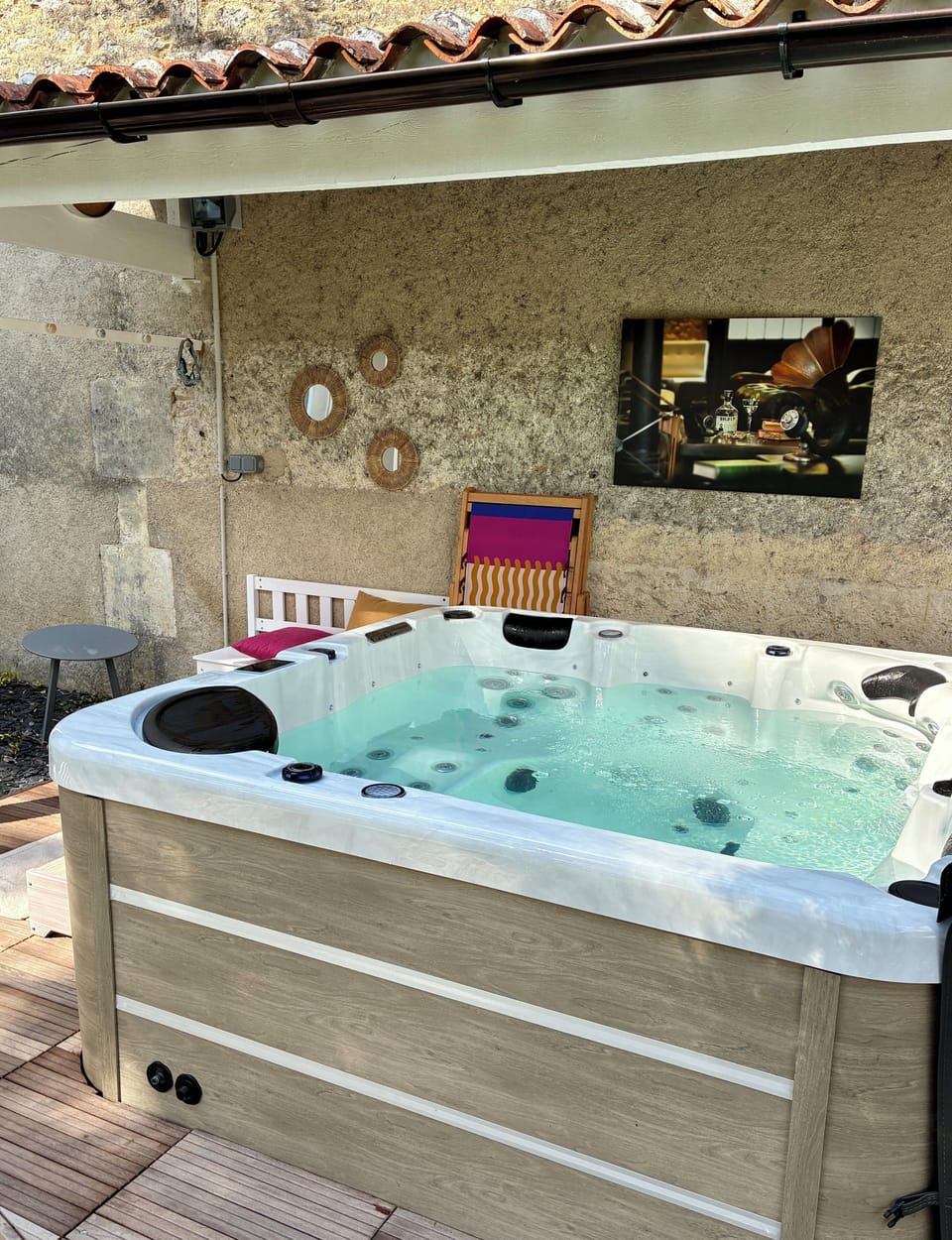 Outdoor spa tub