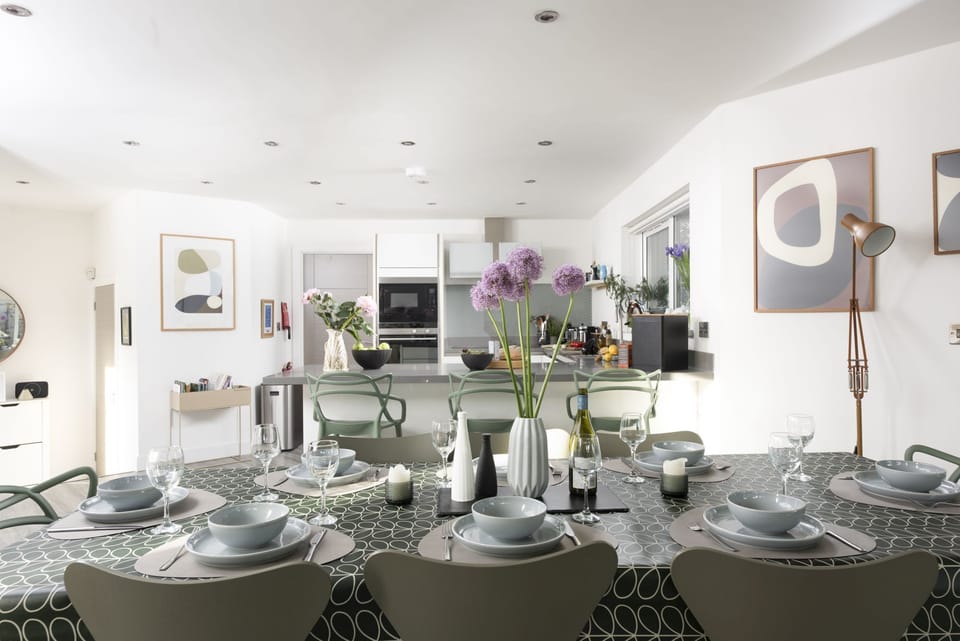 Kitchen with bar stools and dining table - Estuary Watch