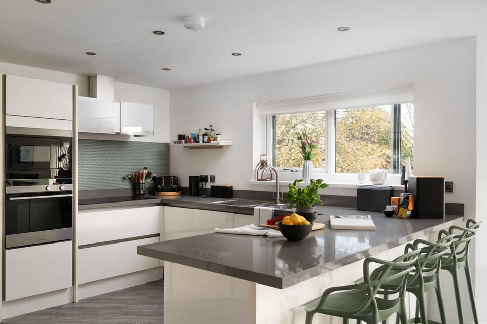 Kitchen with bar stools - Estuary Watch