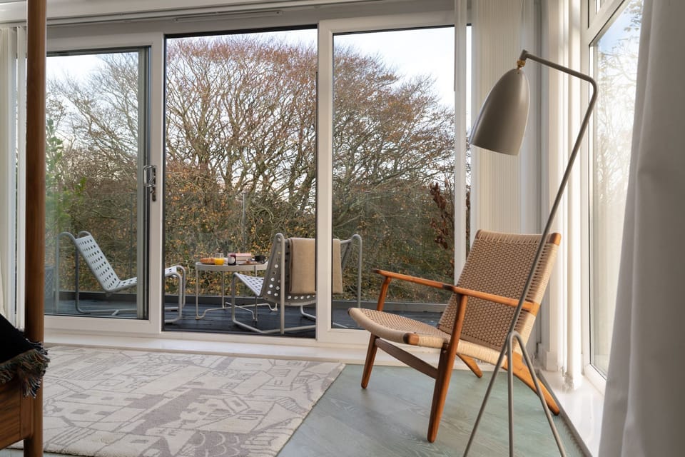 Access to master bedroom balcony - Estuary Watch