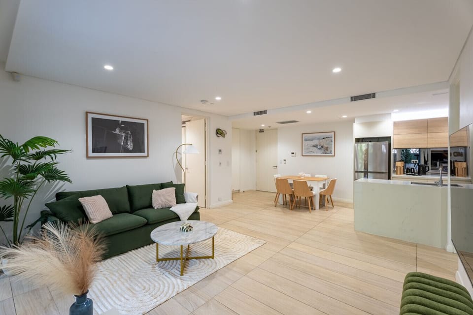 Spacious living room with Queen sofa bed