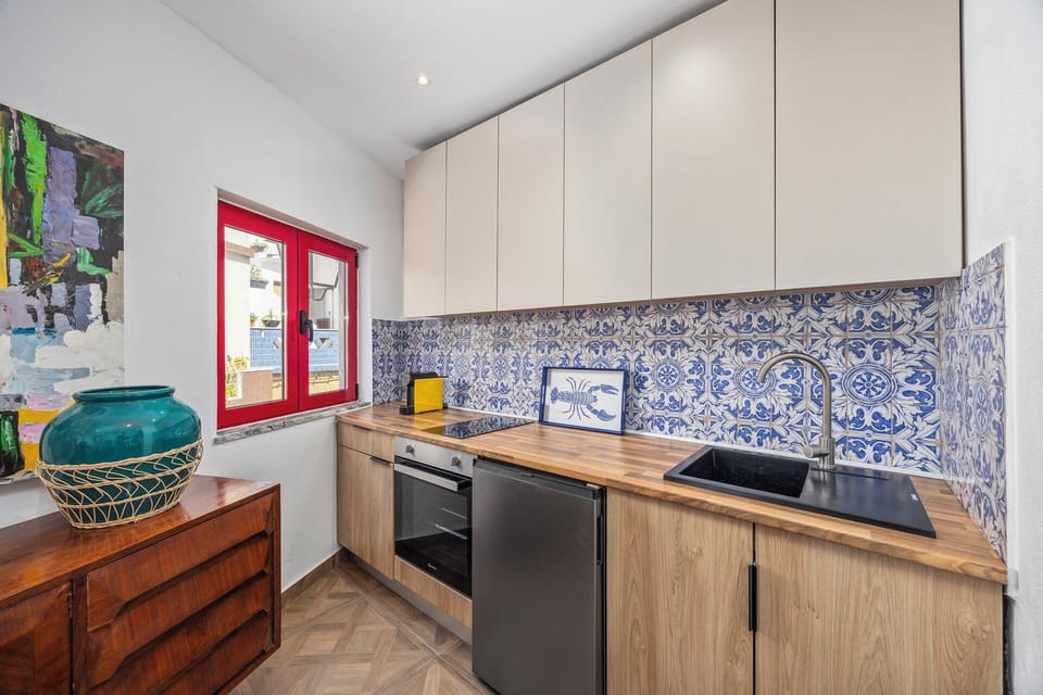 equipped kitchen