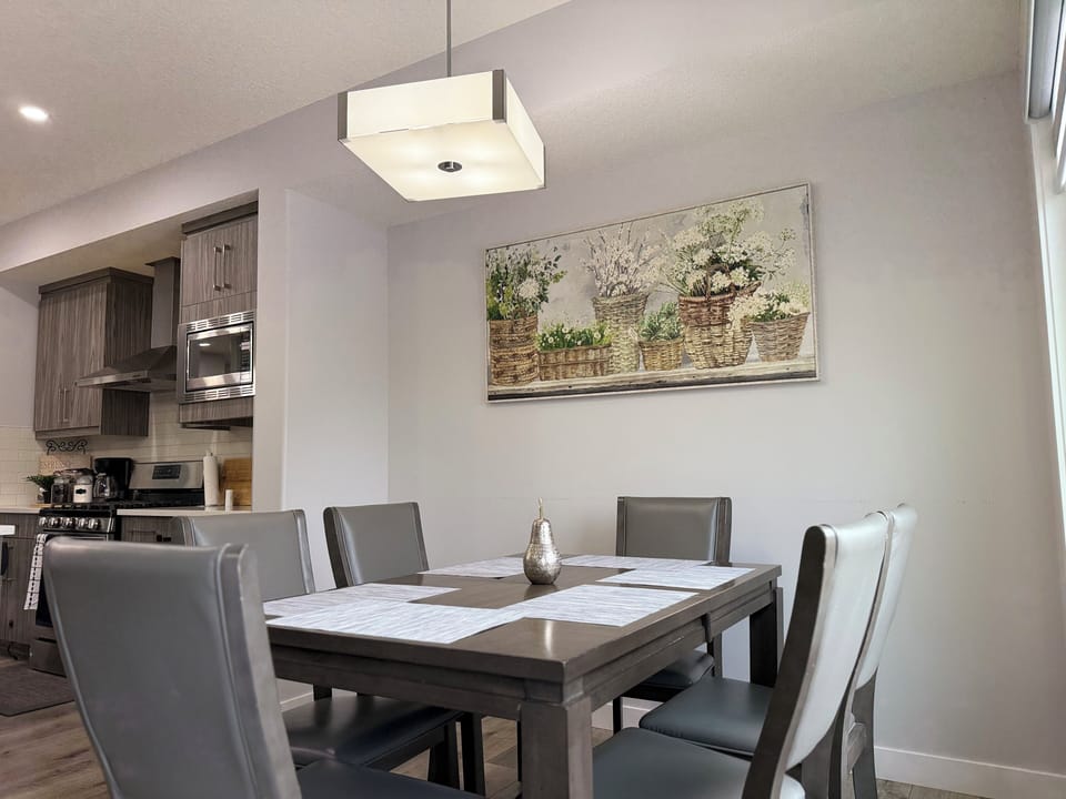 Enjoy meals together at the 6-seater dining table.