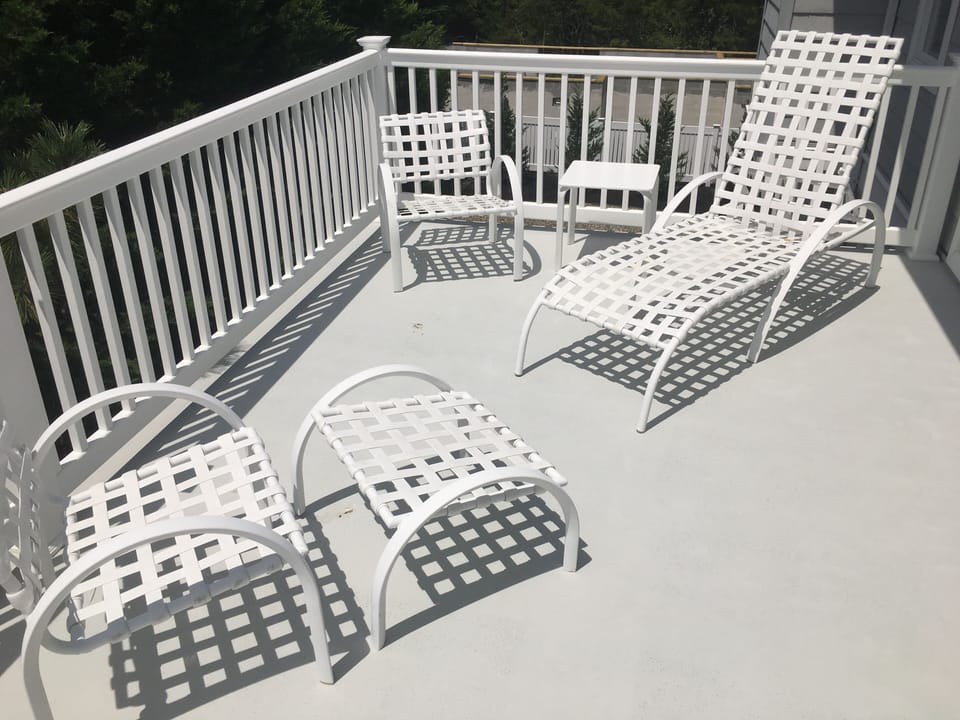 2nd floor deck off of the master bedroom