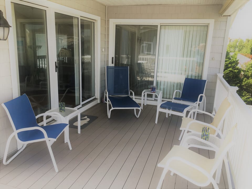 Covered rear deck