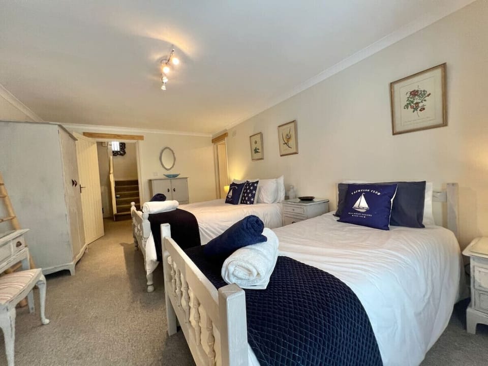 Ground Floor Bedroom 1 with ensuite, double bed and single bed