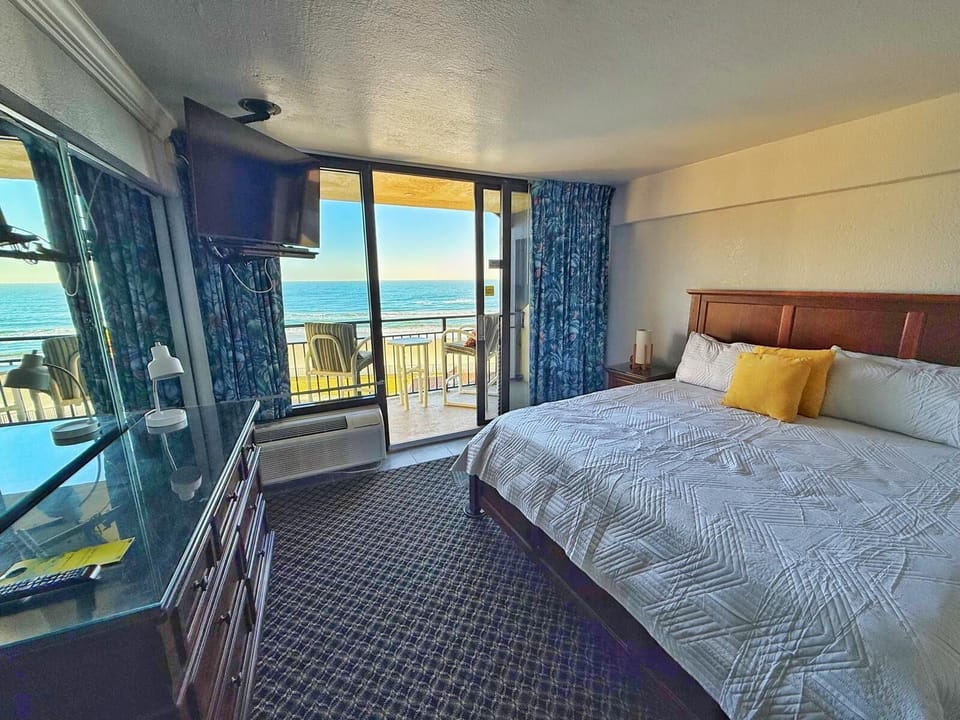 Wake up to the sound of the sea in a cozy king bed. 