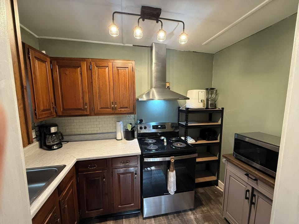Did I mention the kitchen is small?  But you can still cook a big meal!