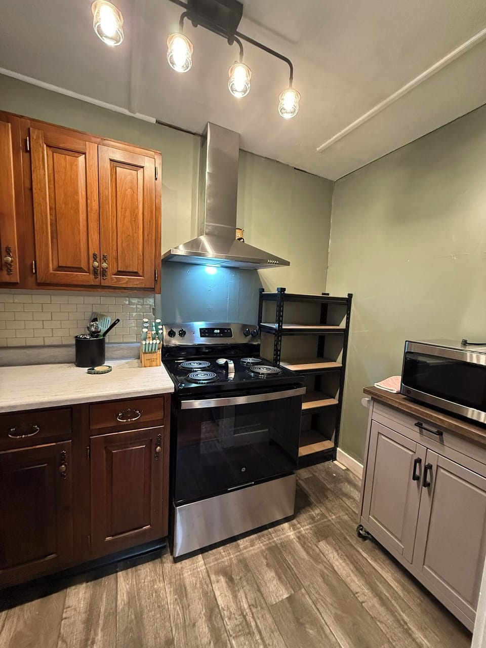 The kitchen is small, but has everything you need!