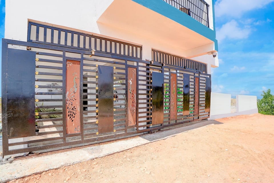 Entrance / Reception