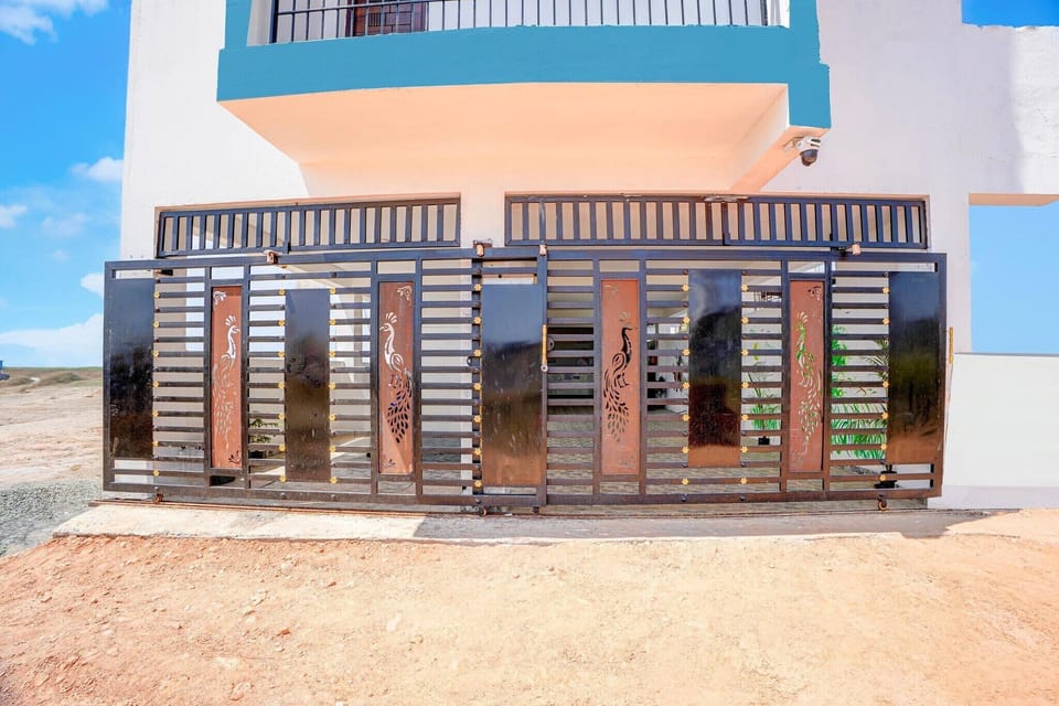 Entrance / Reception