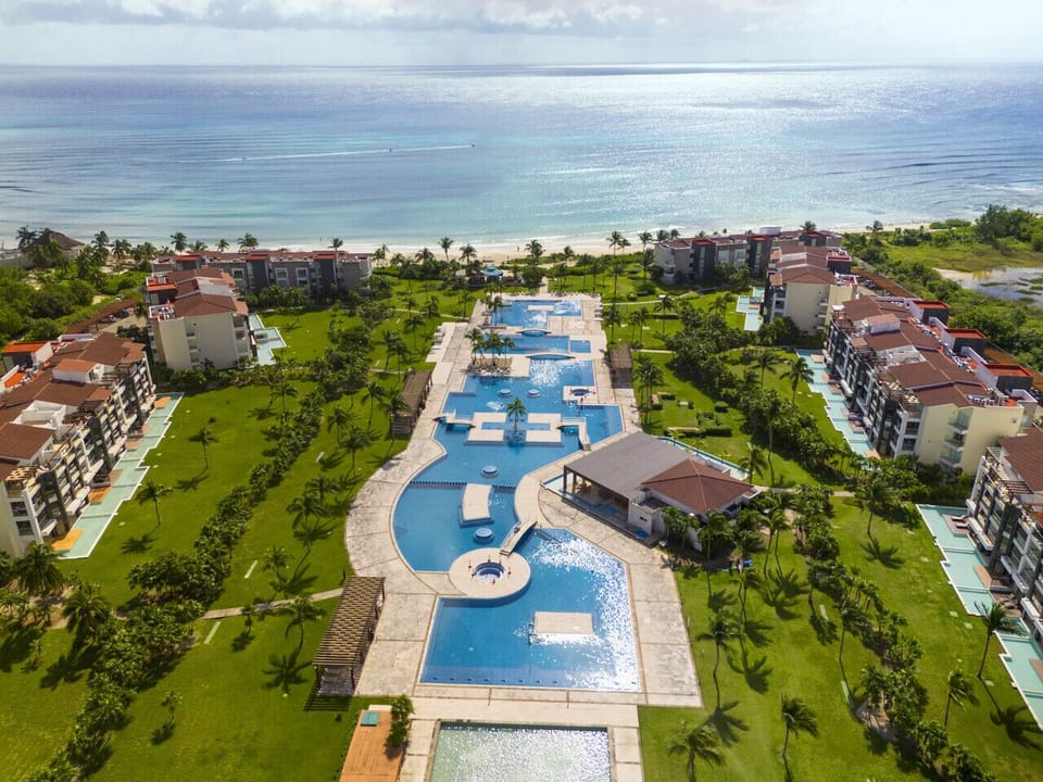 Mareazul Beachfront Resort, Oceanfront, walkout pool, Mareazul