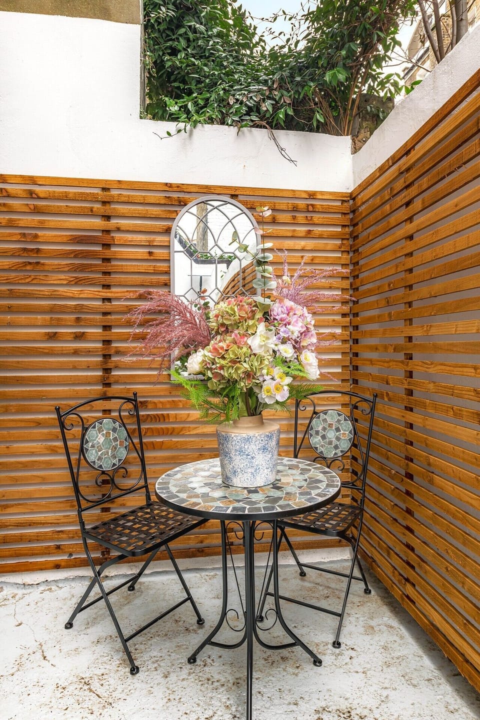 Private Outdoors Dining Area - Glassware | Crockery | Cutlery