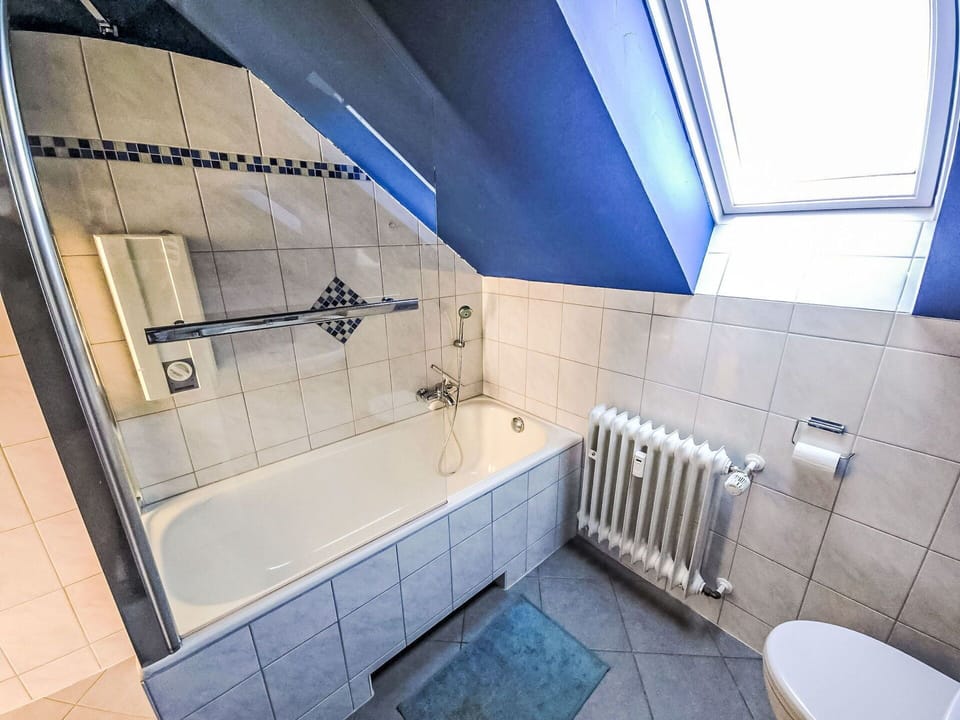 Plumbing Fixture, Bathtub, Plumbing, Bathroom, Tile, Tap, Daylighting, Aluminium, Shower