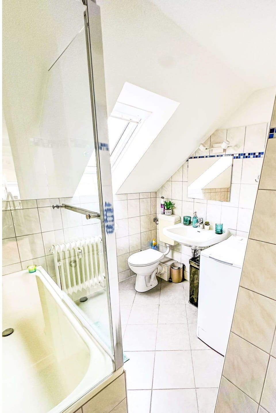 Plumbing Fixture, Bathroom, Plumbing, Bathtub, Tile, Tap, Toilet, Sink, Shower
