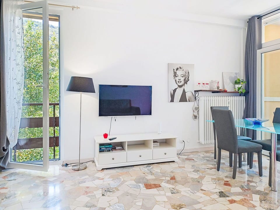 Furniture, Interior Design, Flooring, Floor, Wood, Room, Ceiling, Living Room, Lighting, Television