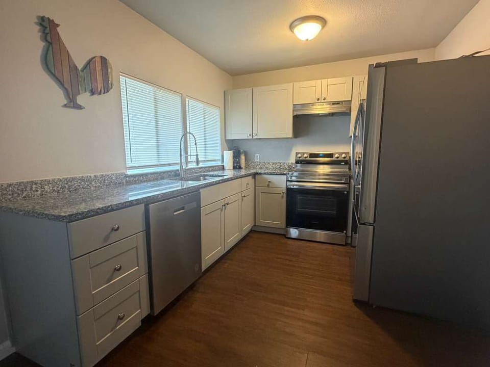 Cook, dine, and feel at home in this well-stocked kitchen