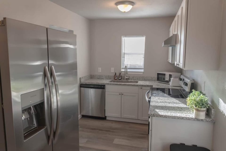 Fully equipped kitchen with everything you need to cook and dine