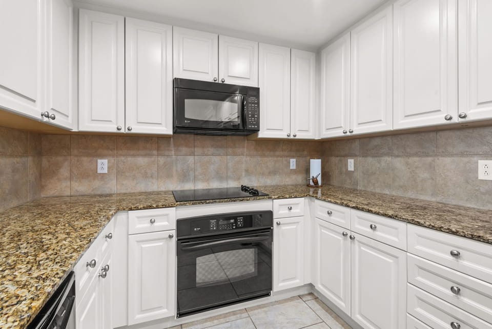 Full kitchen