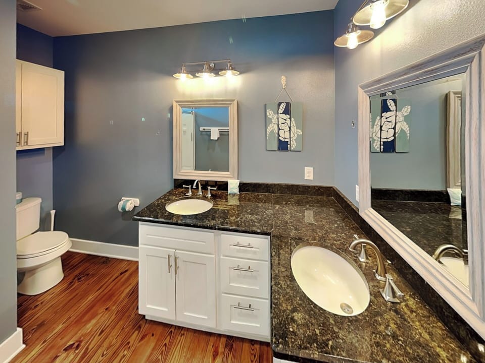 Full Bathroom - Double Sinks - Walk-In Shower