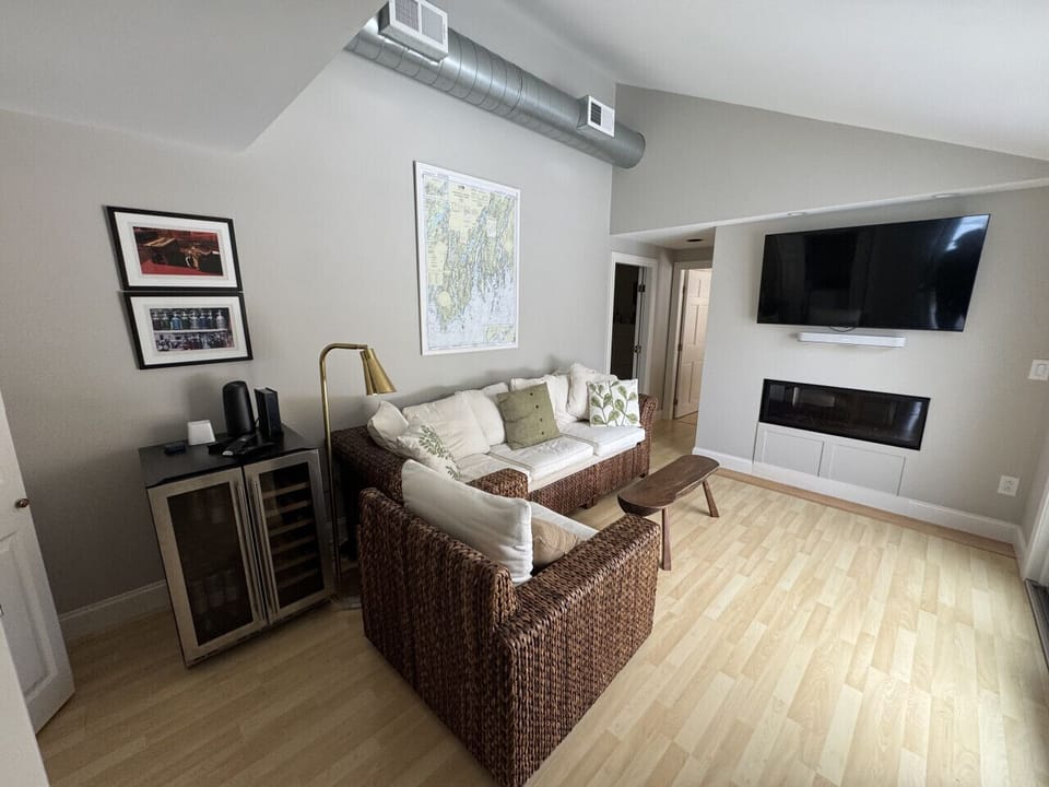 Media Room, TV, Gas Fireplace & Mini-Fridge