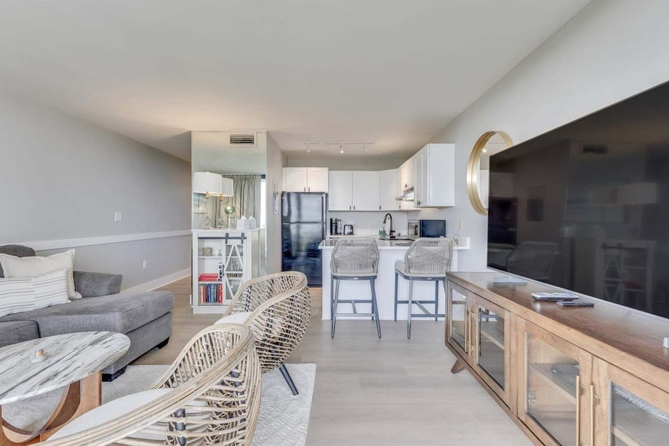 Atlantic Towers 104-print-005-004-Main Living Area-4200x2800-300dpi