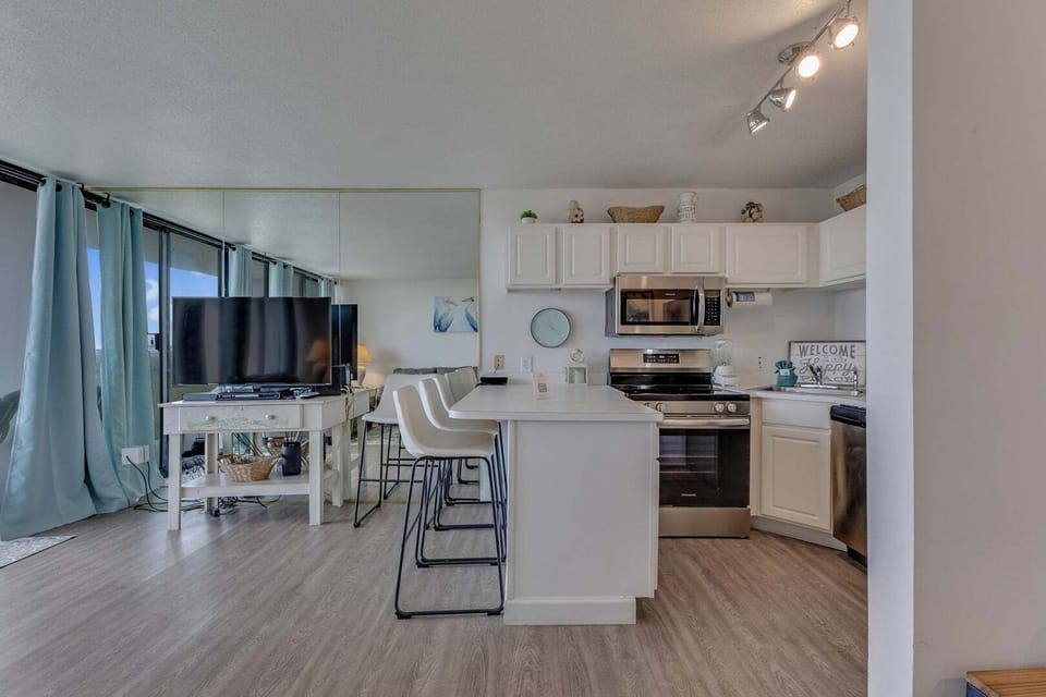 1615 Lake Park Blvd S Unit 107-print-008-011-Main Living Area  Kitchen-4200x2800-300dpi