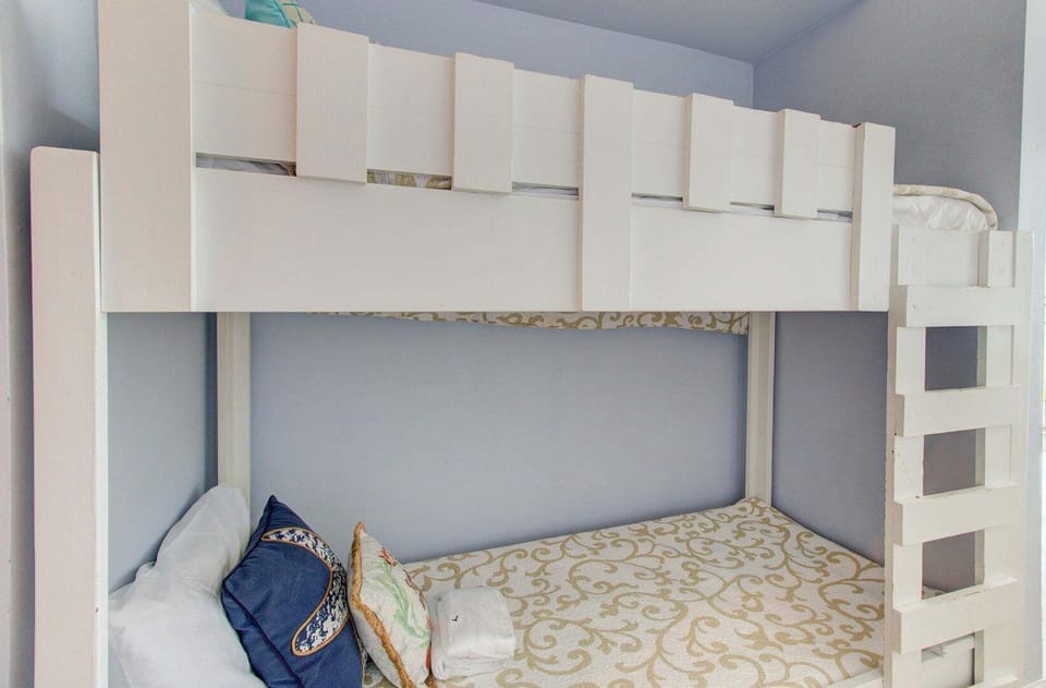 Atlantic Towers 208-print-019-001-Hall Bunks-4200x2760-300dpi