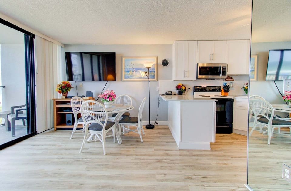 Atlantic Towers 302-print-008-011-Main Living Area-4200x2760-300dpi