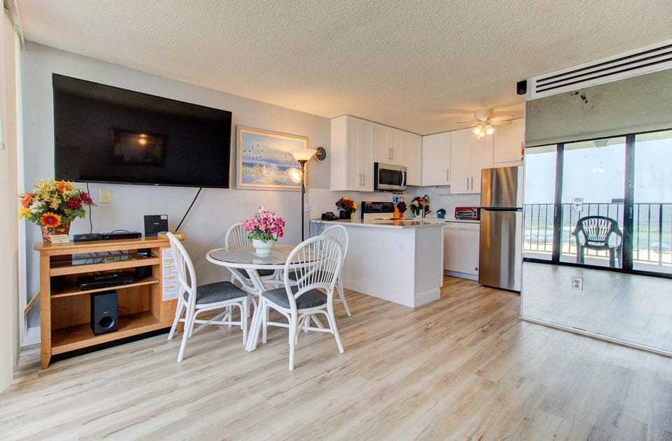 Atlantic Towers 302-print-007-026-Main Living Area-4200x2760-300dpi