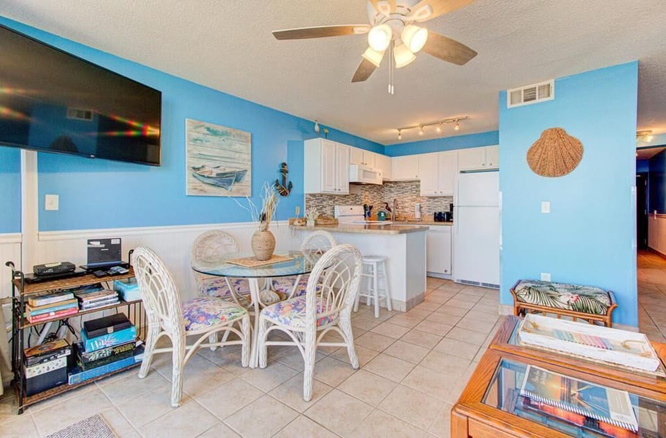 Atlantic Towers 305-large-006-051-Main Living Area-1500x986-72dpi