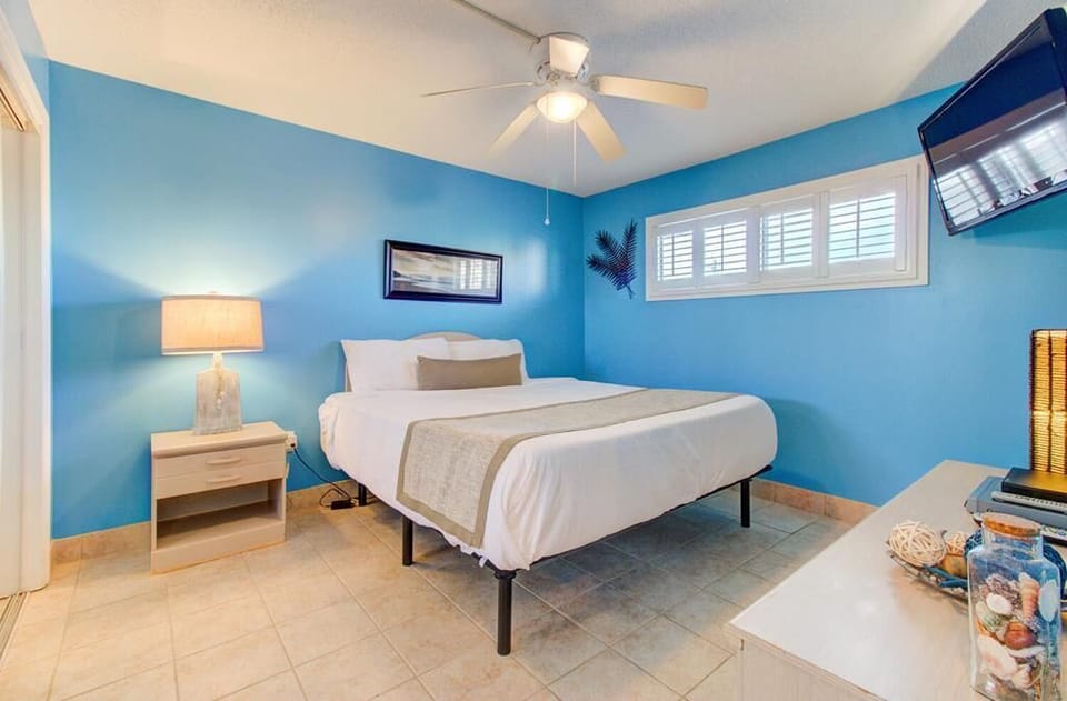 Atlantic Towers 305-large-012-033-Bedroom-1500x986-72dpi