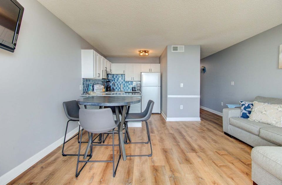 Atlantic Towers 309-print-006-047-Main Living Area-4200x2760-300dpi