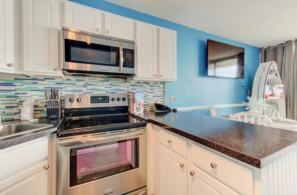 Atlantic Towers 310-large-009-012-Kitchen-1500x986-72dpi