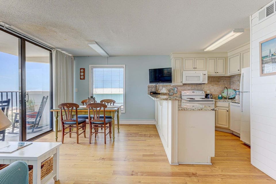 Atlantic Towers 414-print-016-007-Main Living Area-4200x2801-300dpi