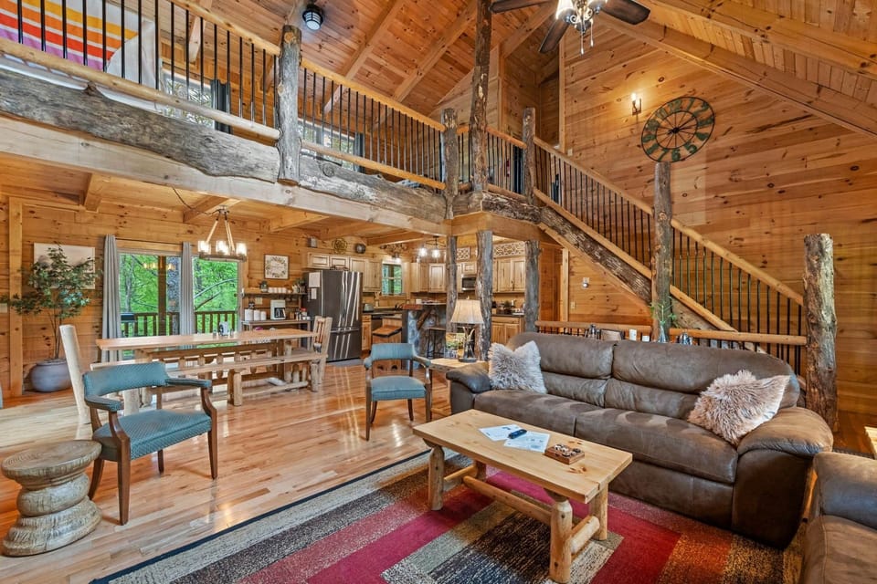 Greatroom at Rustic Ridge Lodge Upstairs Blocked for 2 BR