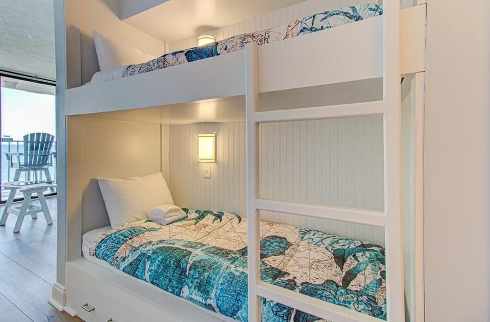 Atlantic Towers 705-large-019-063-Hall Bunks-1500x986-72dpi