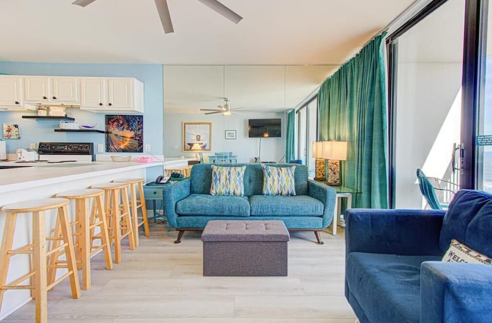 Atlantic Towers 712-large-003-038-Main Living Area-1500x986-72dpi